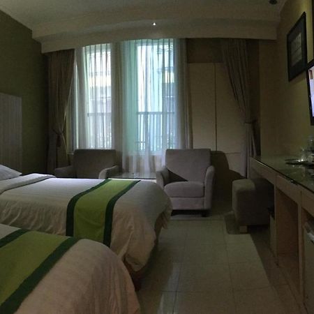 Hotel Wisata Niaga Пурвокерто Экстерьер фото