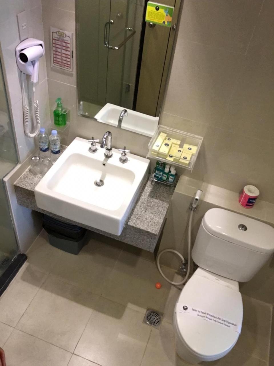 Hotel Wisata Niaga Пурвокерто Экстерьер фото