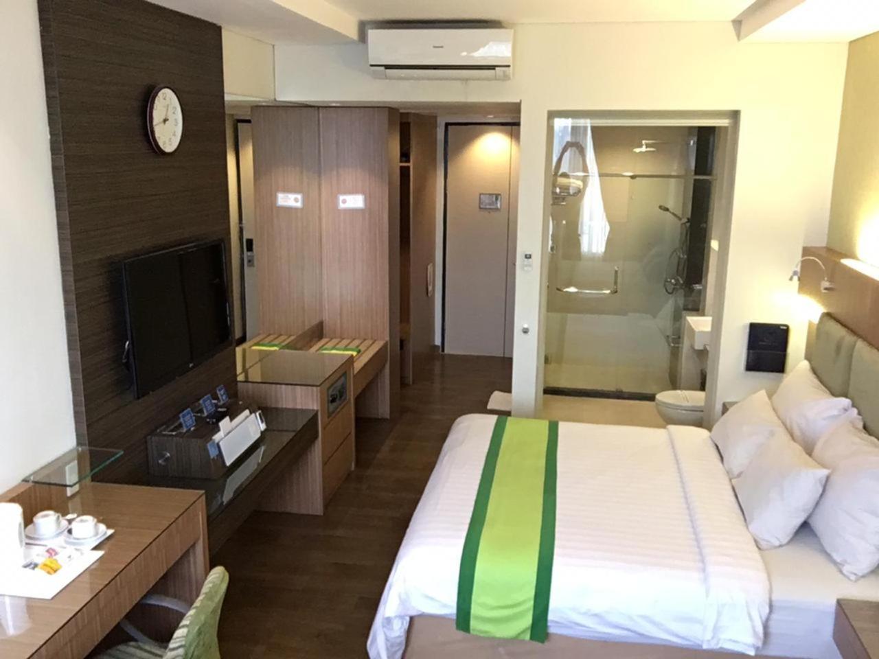 Hotel Wisata Niaga Пурвокерто Экстерьер фото