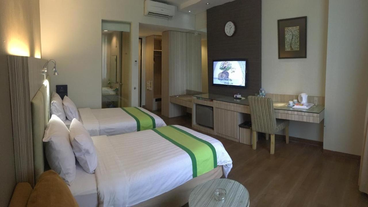 Hotel Wisata Niaga Пурвокерто Экстерьер фото
