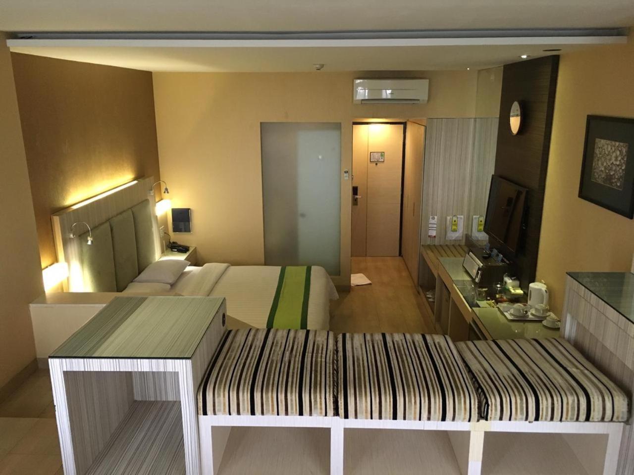 Hotel Wisata Niaga Пурвокерто Экстерьер фото