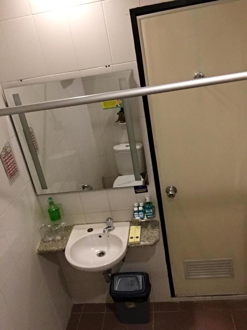 Hotel Wisata Niaga Пурвокерто Экстерьер фото
