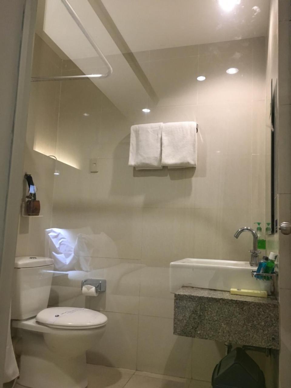 Hotel Wisata Niaga Пурвокерто Экстерьер фото