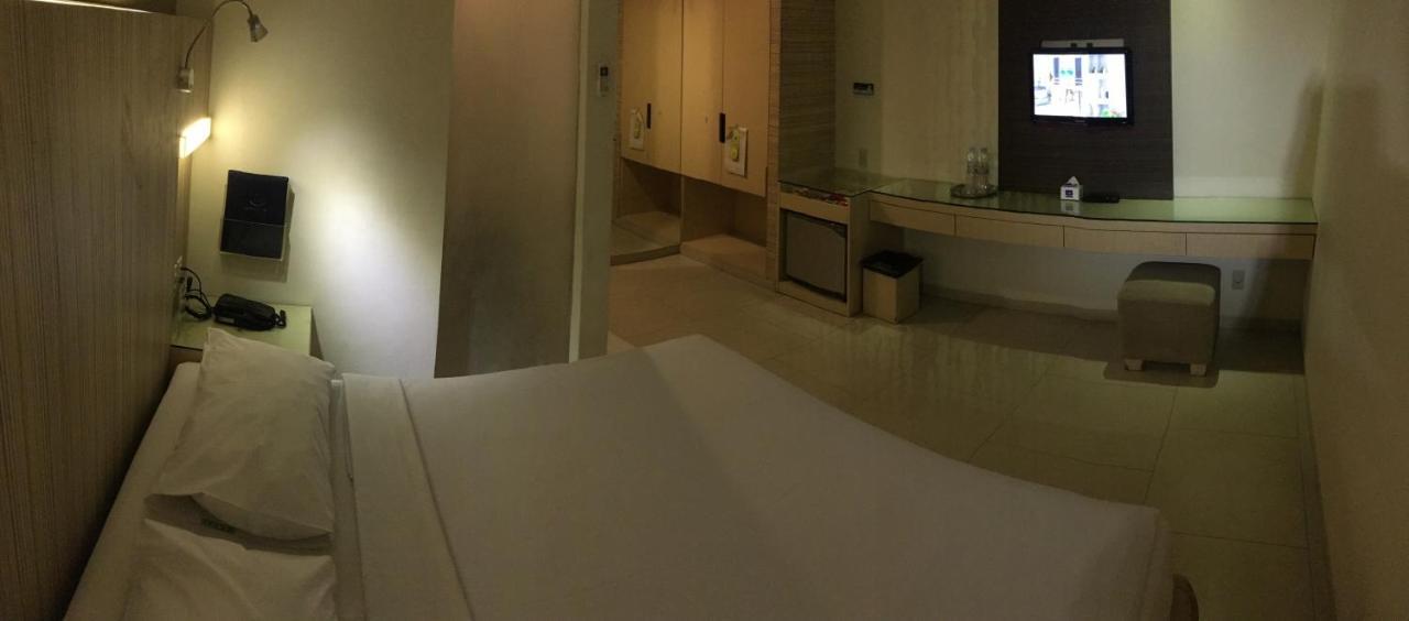 Hotel Wisata Niaga Пурвокерто Экстерьер фото