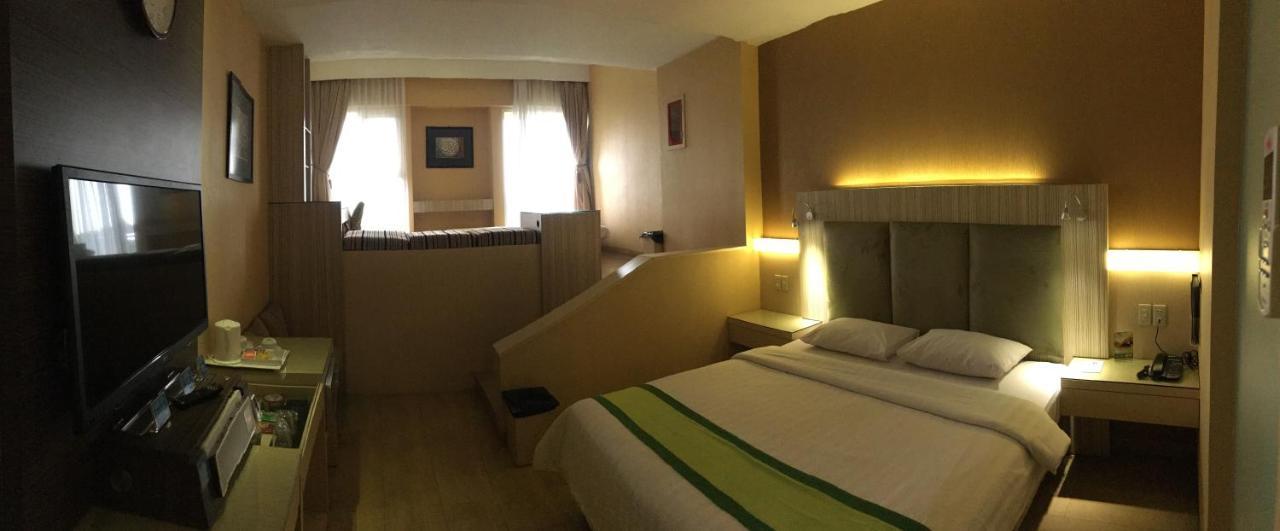 Hotel Wisata Niaga Пурвокерто Экстерьер фото