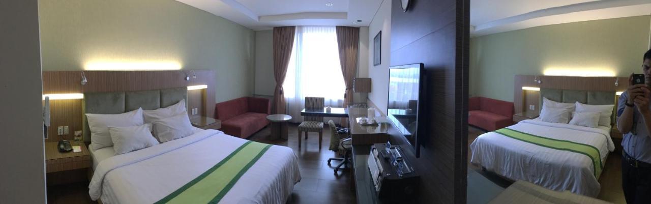 Hotel Wisata Niaga Пурвокерто Экстерьер фото
