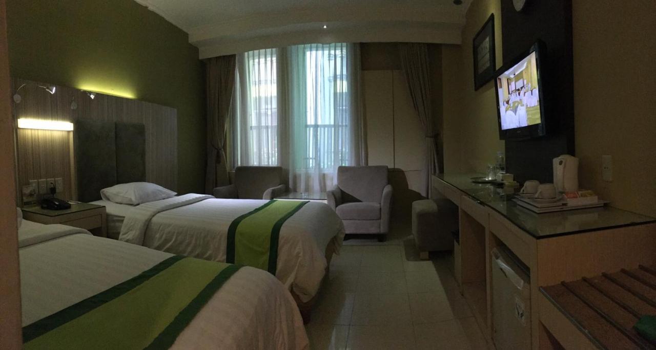 Hotel Wisata Niaga Пурвокерто Экстерьер фото