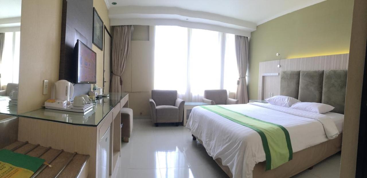 Hotel Wisata Niaga Пурвокерто Экстерьер фото