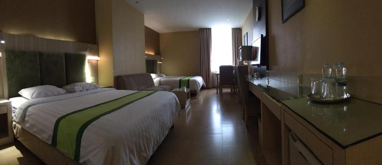 Hotel Wisata Niaga Пурвокерто Экстерьер фото