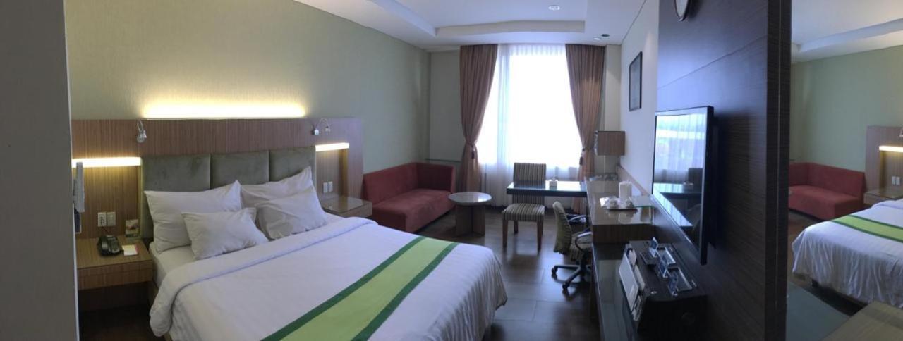 Hotel Wisata Niaga Пурвокерто Экстерьер фото